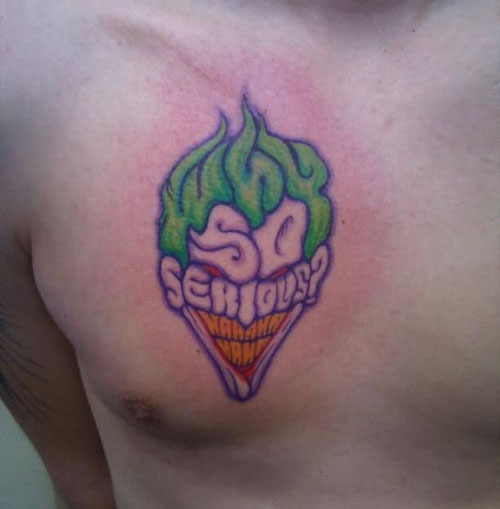 Joker mondat tetoválás a mellkason