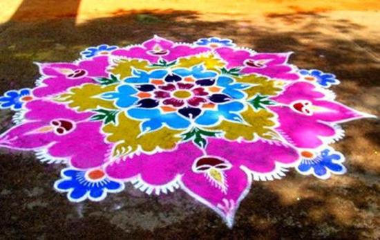 Farverigt Kolangal Rangoli -design