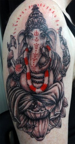 Enkel Lord Ganesha -tatovering på armen