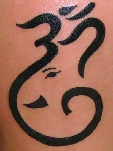 Abstrakt Ganesha tatovering