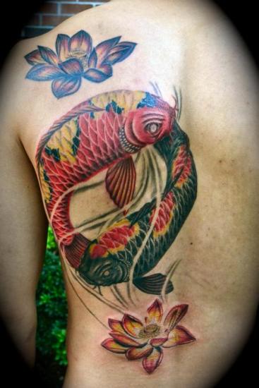 Dual Lotus Flower Tattoo Design med fisk