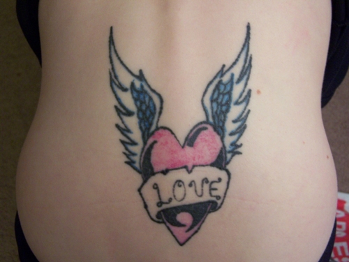 szeretem a tetoválást a hát alsó részén
