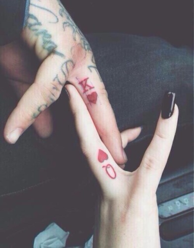 Szerelem szimbólum tetoválás ujjak