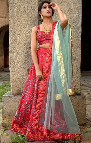 Piros virágos Lehenga