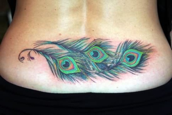 Påfugl lav sort tatovering til kvinder