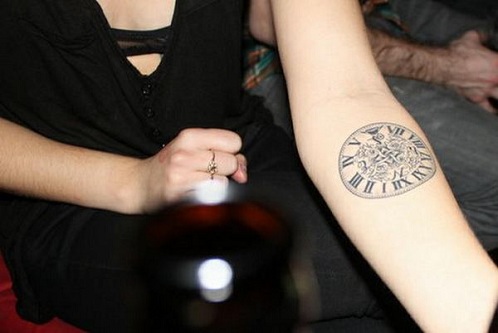Szemet magával ragadó római szám tetoválás tervezés