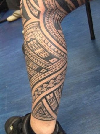 Szamoai teljes láb tetoválás férfiaknak