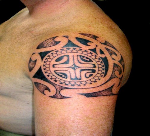 Kör alakú szamoai tetoválások