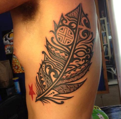 Fjer samoansk tatovering