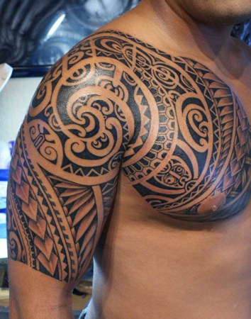 Szamoai törzsi váll tetoválás