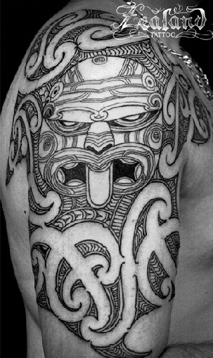 Traditionelle mønstre af Tiki Face i samoansk tatovering