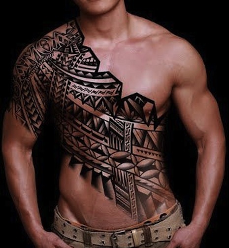 Átlós test tetoválás