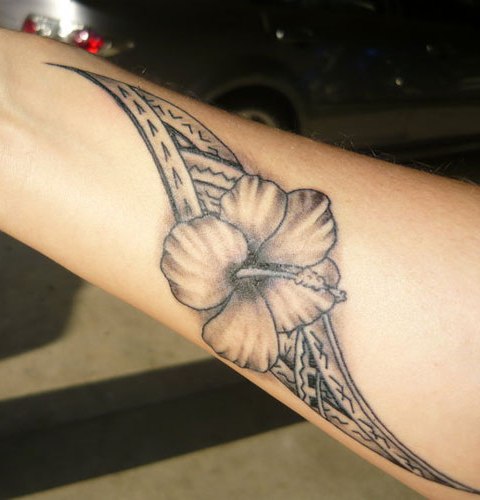 Blomstret tatoveringsdesign
