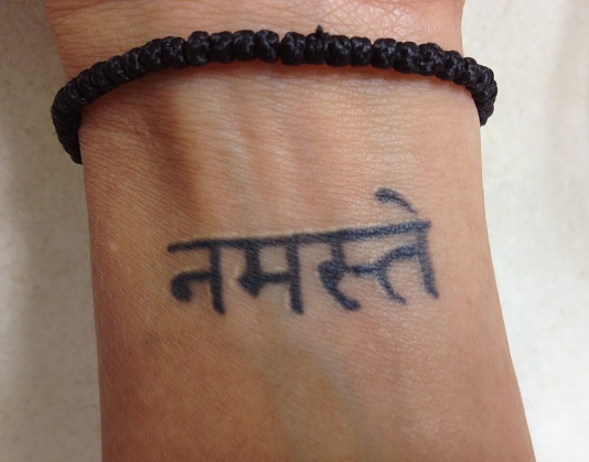 Sanskrit Namaste Tattoo på håndleddet