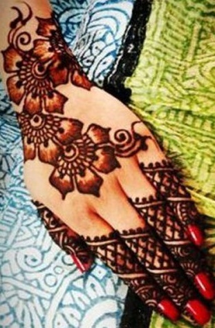 Piros árnyalatú Mehndi Design