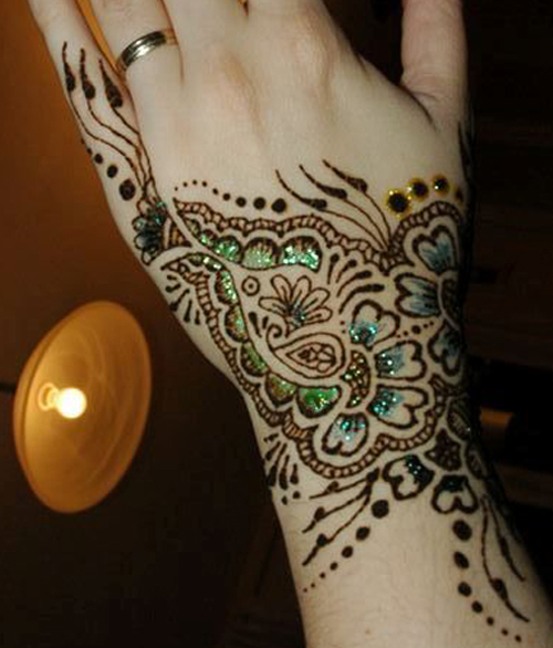 Enkelt farve skraveret mehndi design