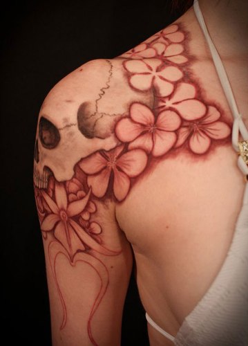 Virágos vállkoponya tetoválás tervezés lányoknak