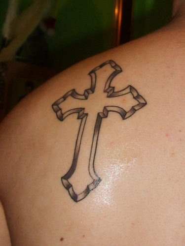 Simple skulderkryds tatoveringsdesign til kvinder