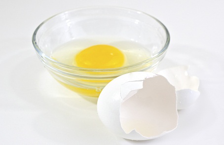 Száraz hajápolási tippek Otthoni jogorvoslatok Avokádó és tojás