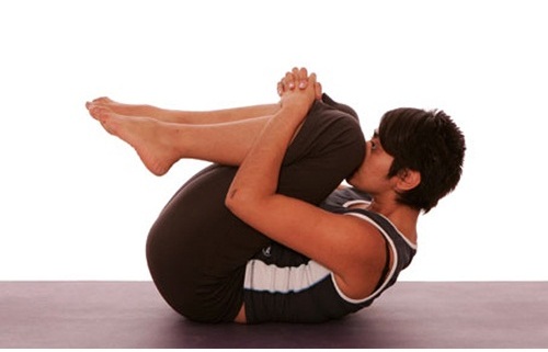 Pavanmuktasana Yoga til kontrol af hårtab