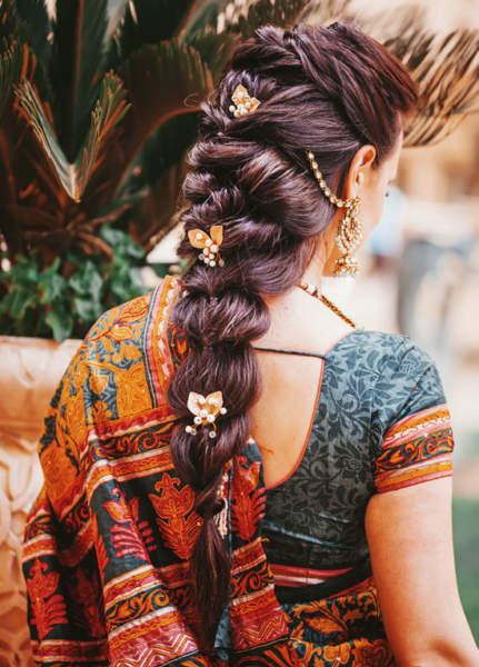 Fonott indiai frizura