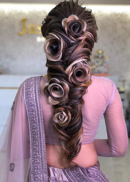 Rózsa virágos frizura