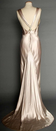 Satin off-white aftenkjole