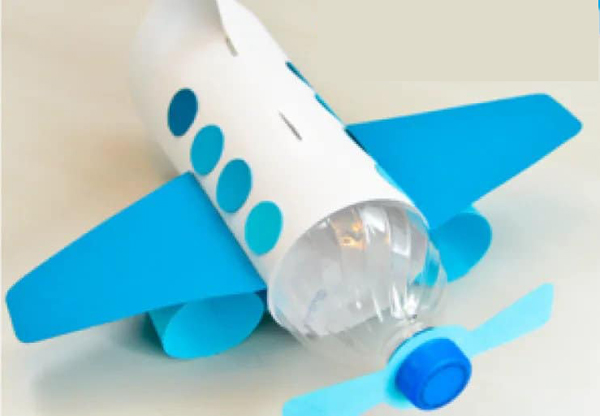 Újrahasznosított palackos repülőgép -kézműves