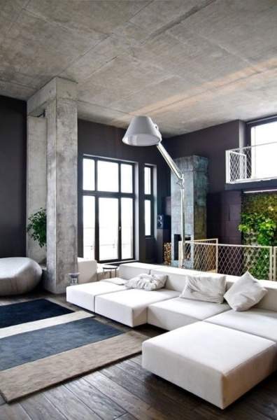 Loftsdesign i stuen med cement