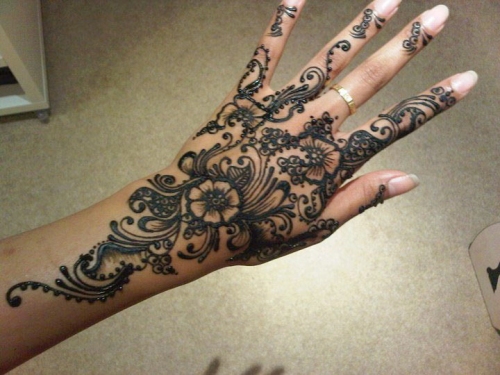 Fuld hånd Gujarati design til Eid