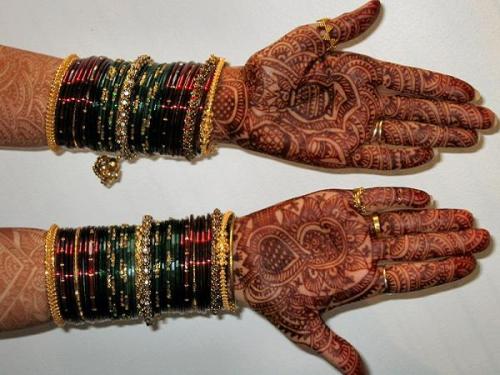 Gudzsaráti Dulhan Mehndi a kezekhez