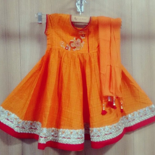 Børn bærer Frock Style Kurti