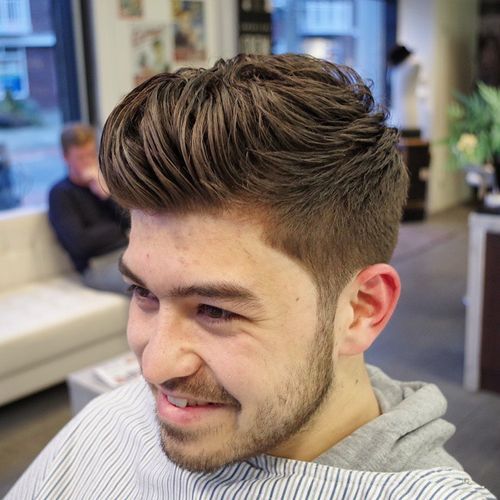 Pæn tilspidset blond Quiff