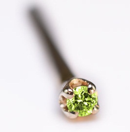 Gyönyörű csillogó kanári zöld gyémánt orrcsap