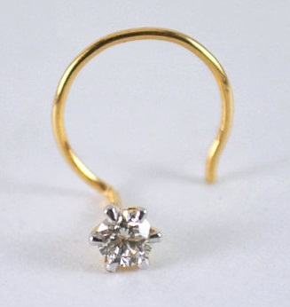 Solitaire Diamond Nose Pin med Diamond Studded Design