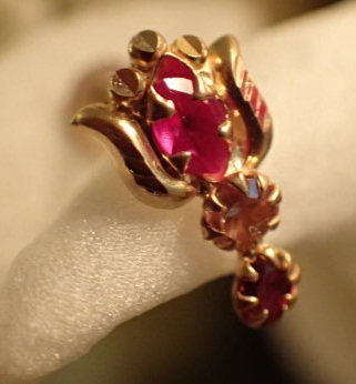 Pink og rød krystal Lotus guld 22-gauge næsestift design