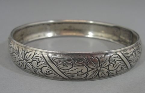 sølv-armbånd-designs-indgraveret-sterling-sølv-armbånd