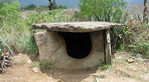 muniyara-dolmens_munnar-turist-steder