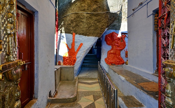 Az Adhar Devi -templom mindkét legjobb hely a látogatáshoz