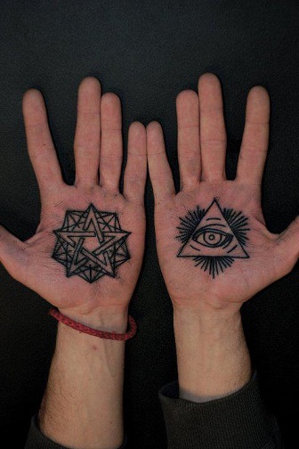 Kreatív tenyér tetoválás