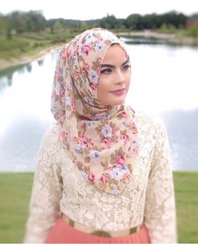 Hijab med blomster