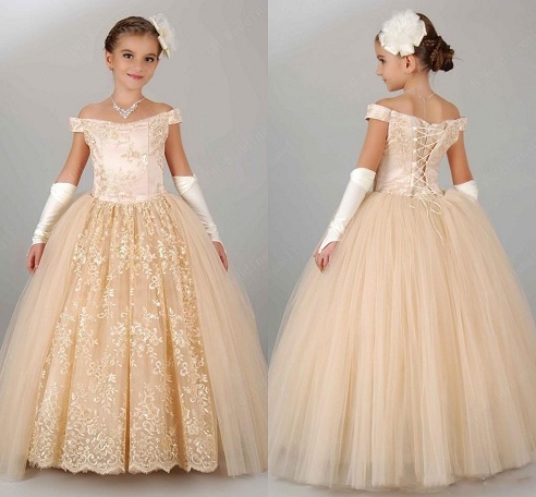 Off-Shoulder Cinderella kjole