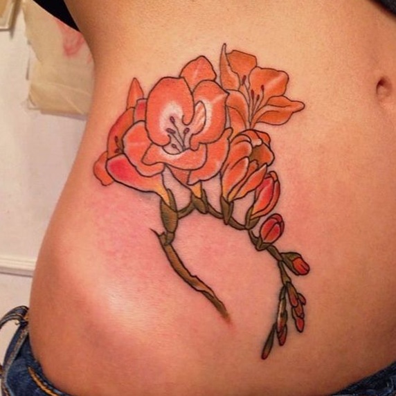 Freesia -tatovering på livet