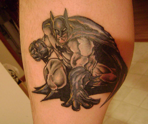 Batman lábszár tetoválás férfiaknak