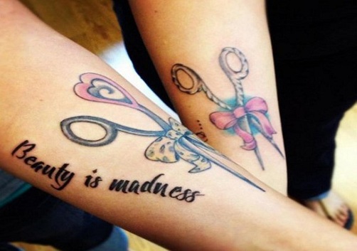 Kraftfuld mor datter tatoveringsdesign