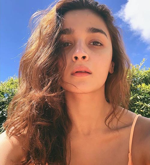 Alia Bhatt smink nélkül 10