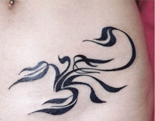 Scorpion Tattoo Design a derékon