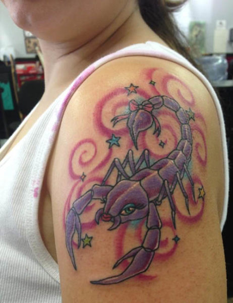 Skorpió tetoválás lányoknak