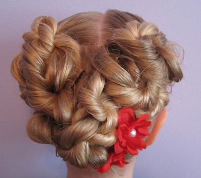 Szív Updo Virág lány Hairdos