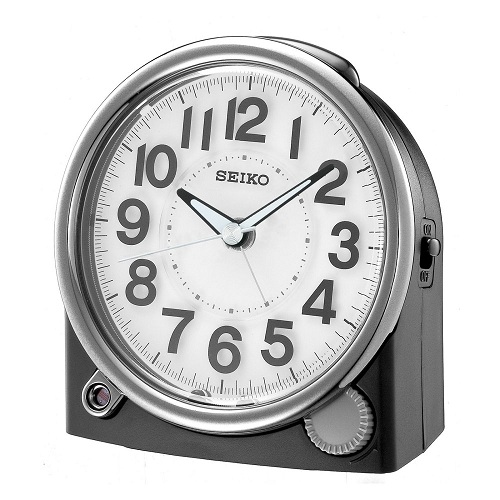 Sengeklods plastisk alarm Seiko ur design